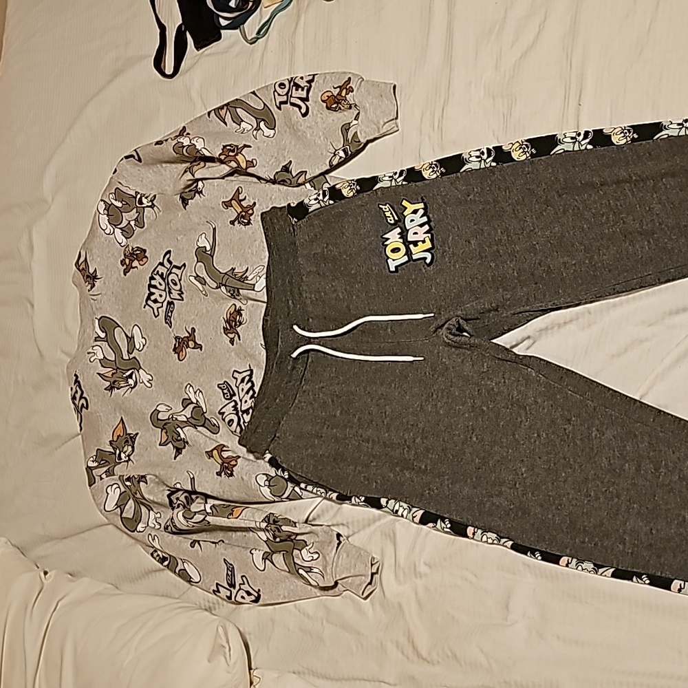 Tom And Jerry LG sweatshirt and MED sweatpants sold together